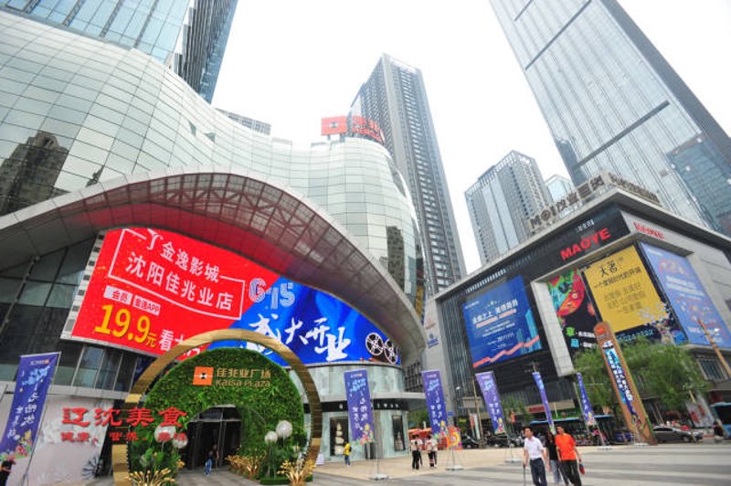 三亚购物中心：都市繁华与自然美景交汇之地